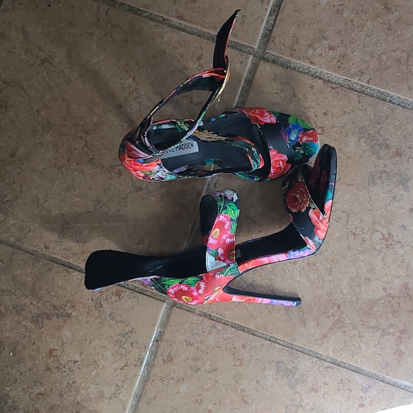 Heels - Picture 2 of 2